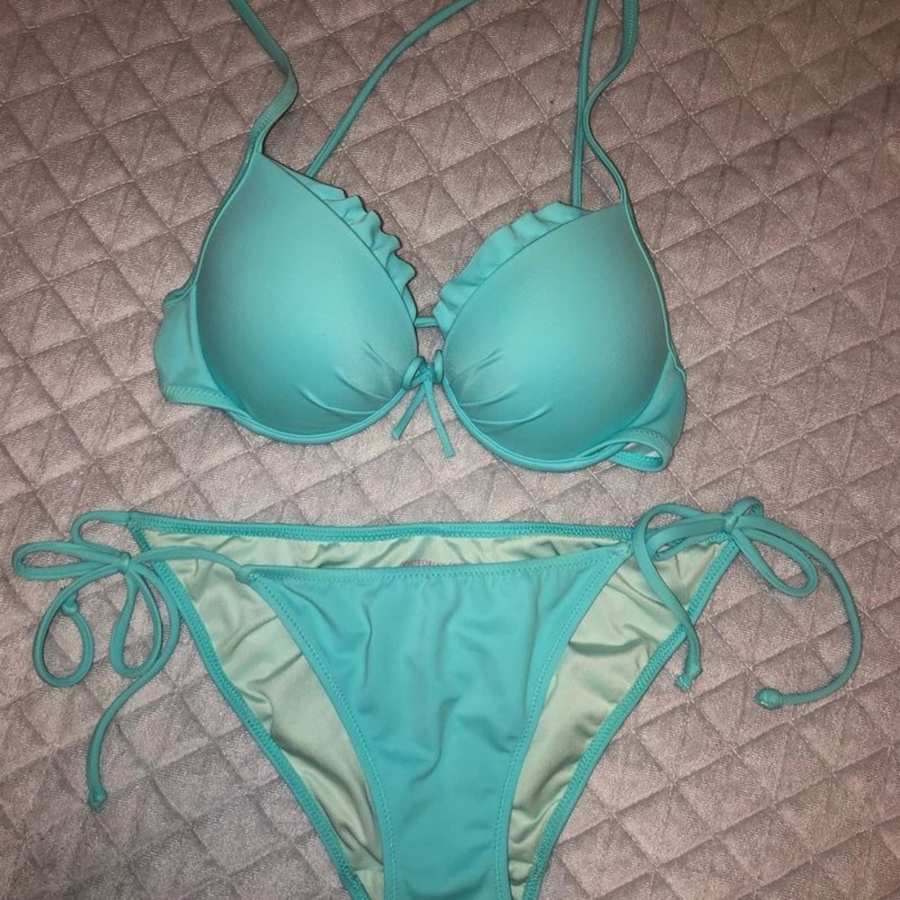 Push-Up Bikini - Picture 2 of 2
